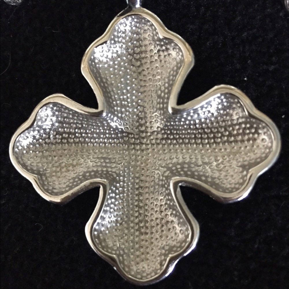 BEAUTIFUL CROSS PENDANT AND EARRINGS SET! - Picture 5 of 7